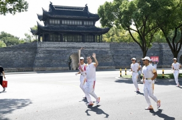 笑臉與熱情刷屏！這名火炬手是景興人！